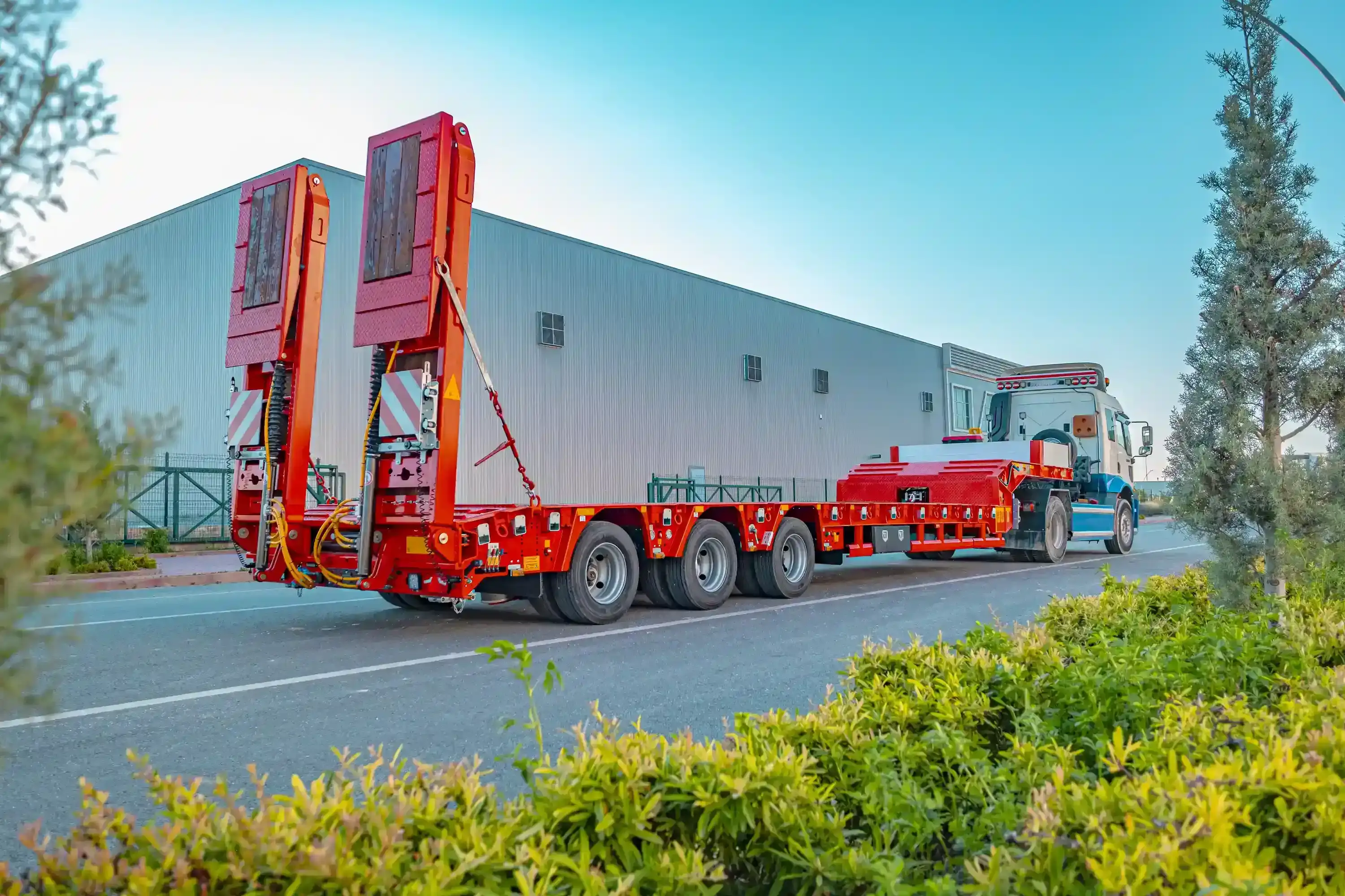3 AXLE RED LOW BED